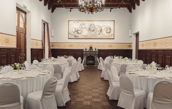  Дворец Олимпия. Банкетный зал с витражными окнами