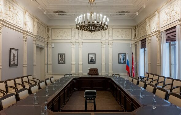Роскошный зал для деловых мероприятий