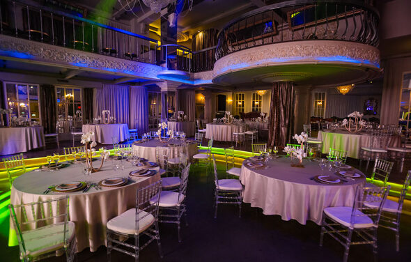 Банкетный зал со сценой