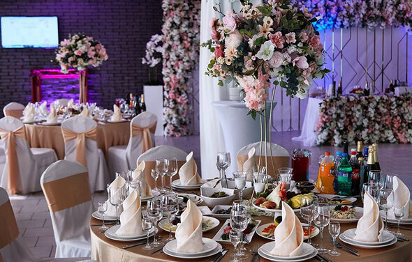 Дизайн Холл. Банкетный зал с барной стойкой и подиумом 