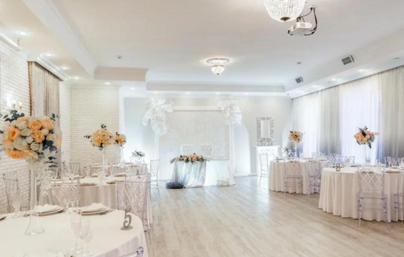 Amulet. Банкетный зал в светлых тонах