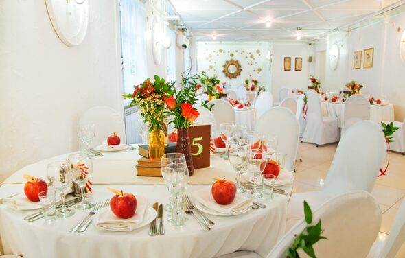 ПРАЗ-Д-НИК. Белый банкетный зал