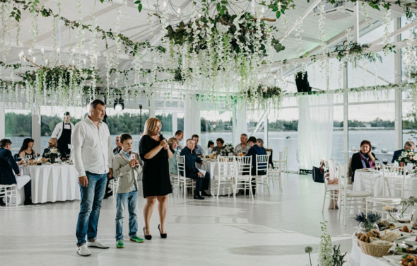 Заберег. Банкетный зал в загородном павильоне 