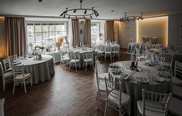 Весенний. Банкетный белый зал