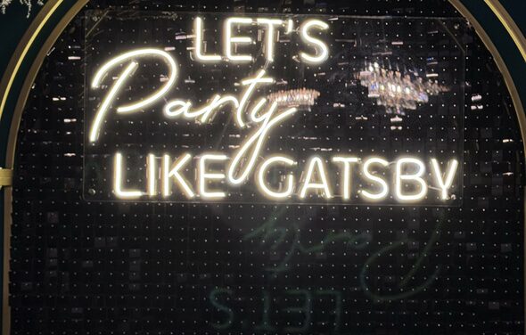 Гэтсби. Стильный тематический лофт в черно-золотых цветах 