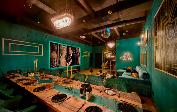 Gatsby. Стильный тематический лофт в черно-золотых цветах 