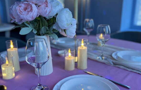 Happy. Светлый лофт с уютной фотозоной, неоном и караоке