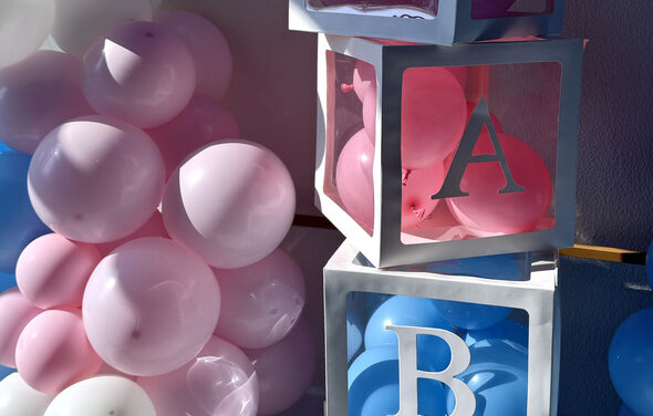 Happy. Светлый лофт с уютной фотозоной, неоном и караоке