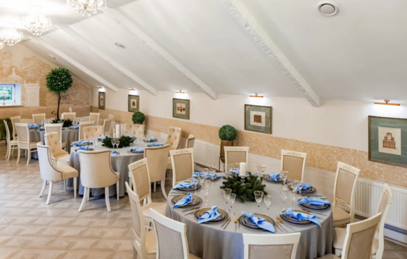 1715. Банкетный зал в ресторане