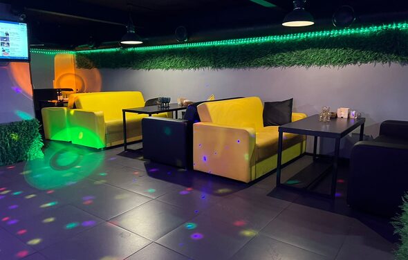 Клубный лофт с неоном и светомузыкой