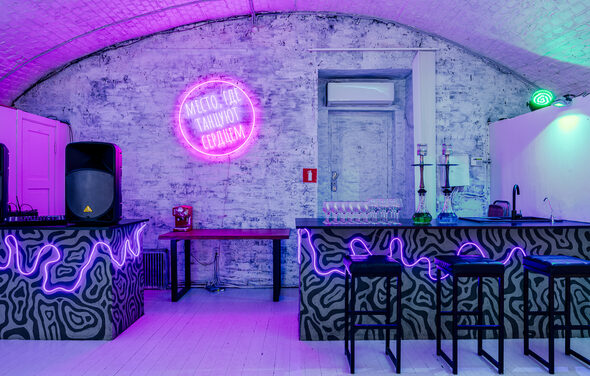 Лофт из белого кирпича в центре