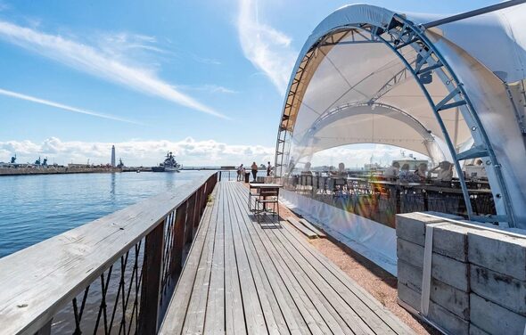 Шатер в Кронштадте с видом на Финский залив