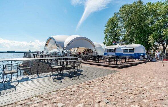 Шатер в Кронштадте с видом на Финский залив