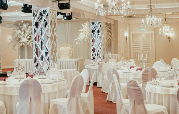 Дом торжеств "Государь". Просторный банкетный зал