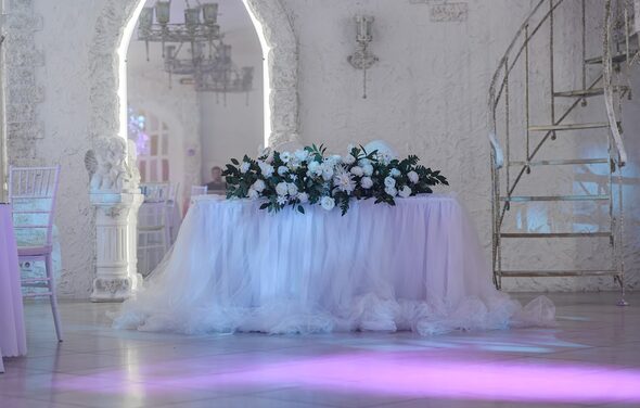 Кирочный двор. Банкетный зал в белых оттенках