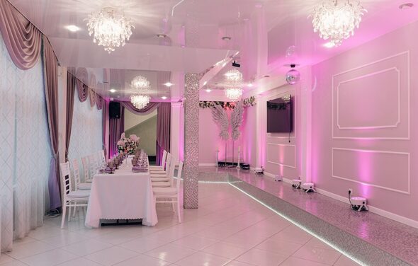 Кирочный двор. Банкетный зал в сиреневых оттенках