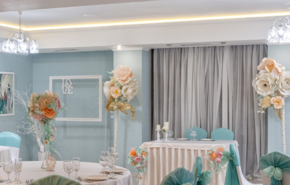 Наш. Банкетный зал в голубых оттенках