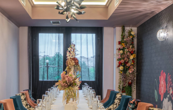 Наш. Уютный банкетный зал 