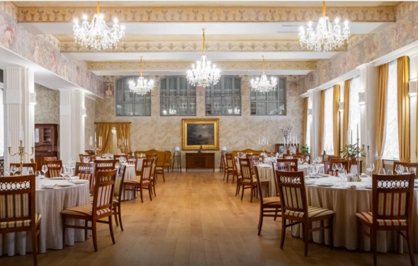 Мария. Банкетный зал в историческом здании