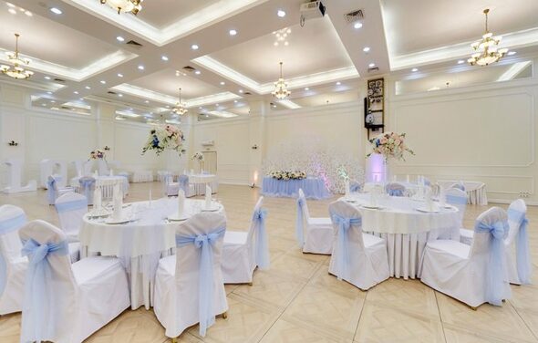 Полюстрово. Просторный банкетный зал