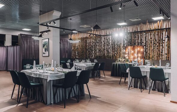 Академия вкуса. Светлый банкетный зал с колоннами 