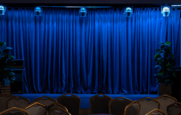 Хали-Гали. Банкетный зал со сценой