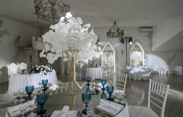 Кирочный Двор. Белый банкетный зал с зеркалами