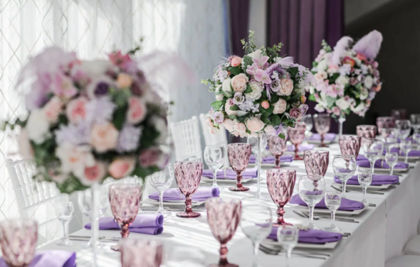 Кирочный Двор. Банкетный зал в нежных сиреневых оттенках 