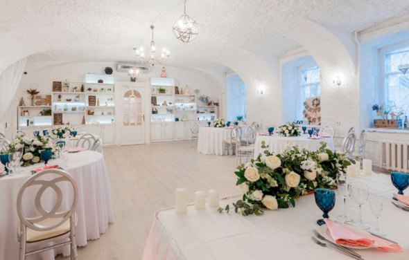 Ниагара. Маленький светлый банкетный зал