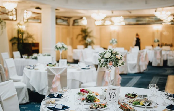 Амбассадор. Банкетный зал с купольной крышей