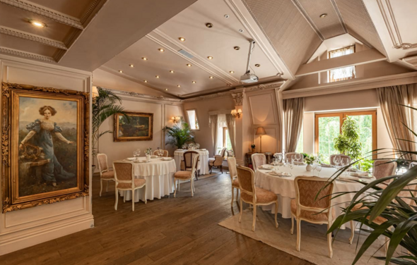 Butler. Банкетный зал на мансарде 