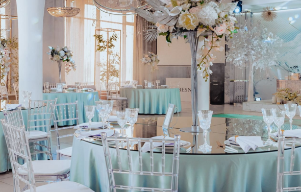 Небесный. Банкетный зал со сценой