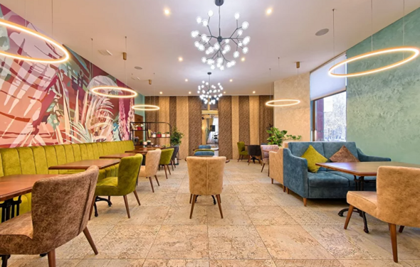 Водопад. Банкетный зал с современным дизайном