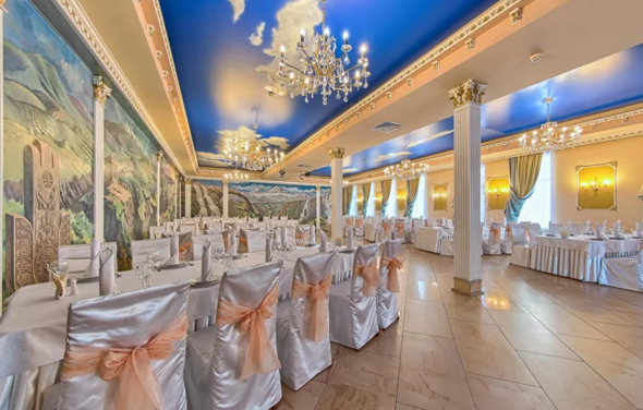 Водопад. Банкетный зал с расписными стенами