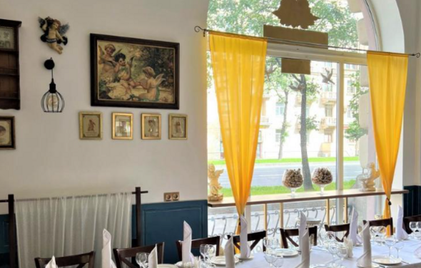 Бульвар на Стачек. Банкетный зал с брамантовыми окнами