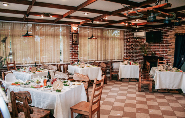 Сказка. Уютный банкетный зал в стиле шале 