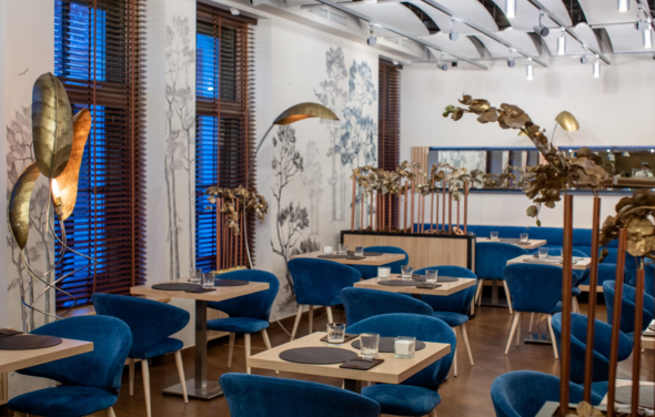 Drinks and Dinners. Банкетный зал в синих тонах