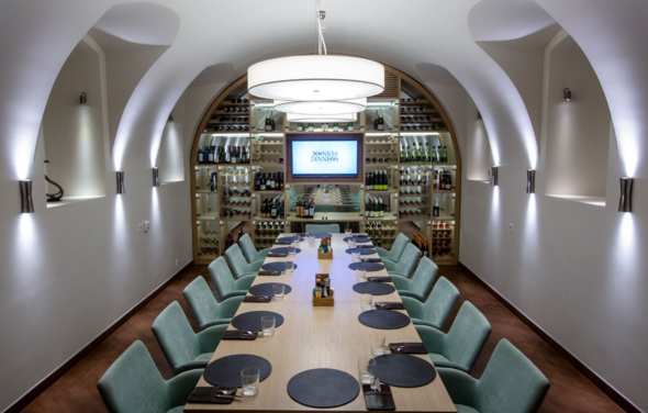 Drinks and Dinners. Камерный банкетный зал