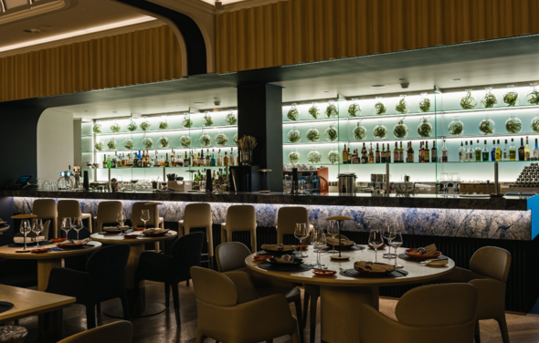 YURA Restaurant & Bar. Банкетный зал с панорамными окнами