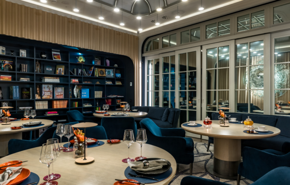 YURA Restaurant & Bar. Банкетный зал с мягкой мебелью