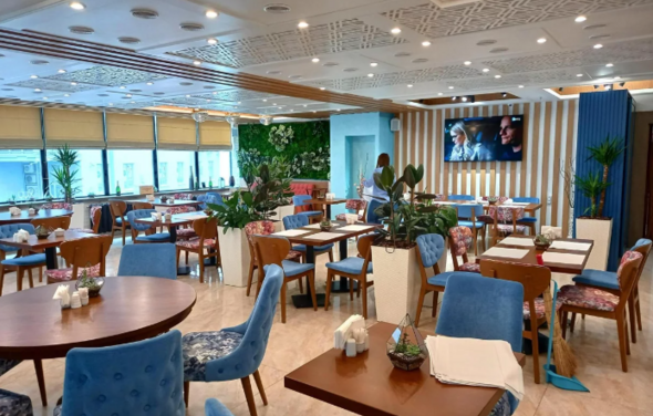 Brosko. Банкетный зал с выходом на летнюю веранду