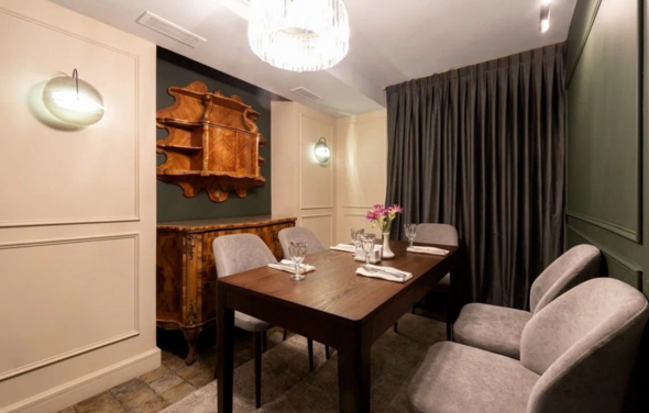 Сенполия. Маленький банкетный зал