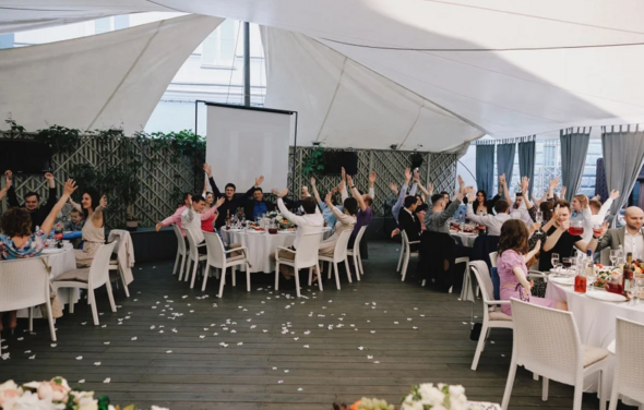 Консул. Банкетная деревянная площадка