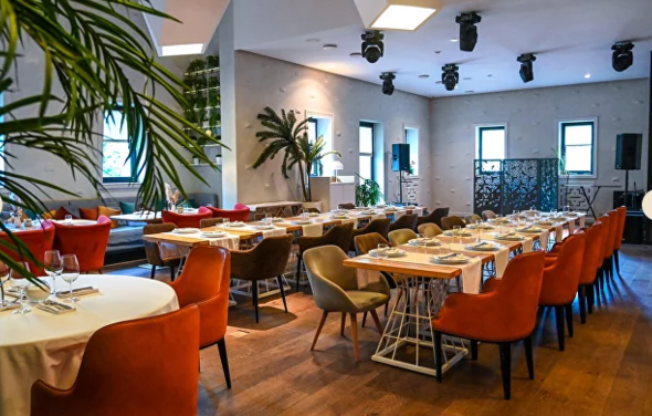 OXUS. Банкетный зал с винной комнатой