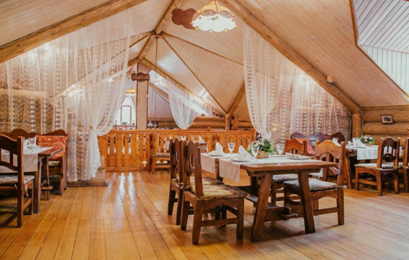 Купец. Банкетный зал в стиле русской избы