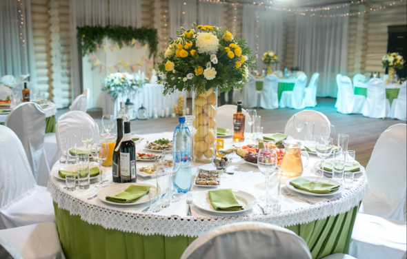 Лепота. Просторный банкетный зал за городом