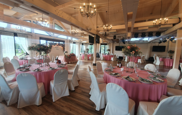 Лепота. Просторный банкетный зал