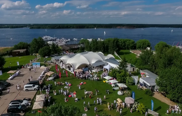 Большой шатер для банкета в яхт-клубе "Галс" 