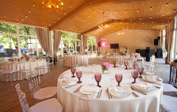 Villa Arcobaleno. Веранда для банкета в эко-стиле