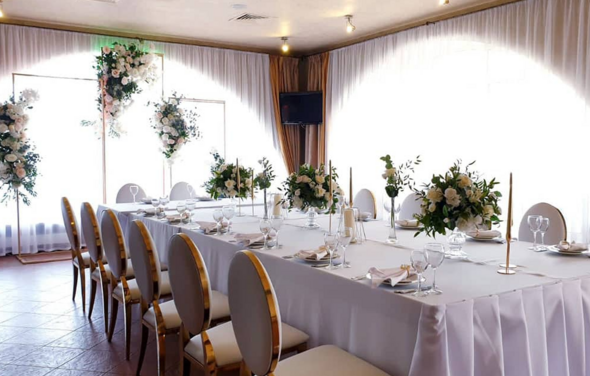 Банкетный зал в загородном клубе Белый берег